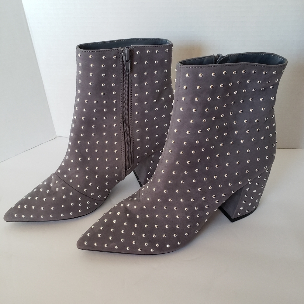 Qupid Studded Suede Pointy Toe Booties Women's size 7.5.